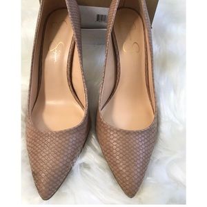 Jessica Simpson nude pump